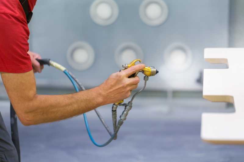 Peindre un MDF avec effet bois : pour un rendu professionnel