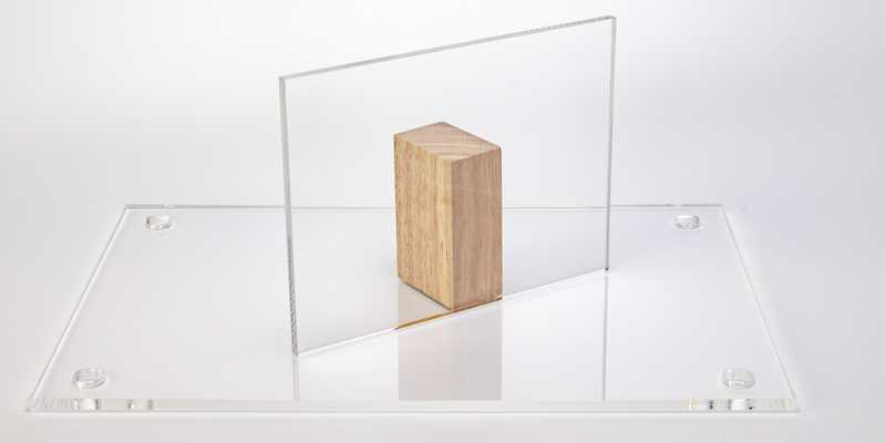 Plaque plexiglass transparent : découpes de grande qualité, caractéristiques techniques de choix. 